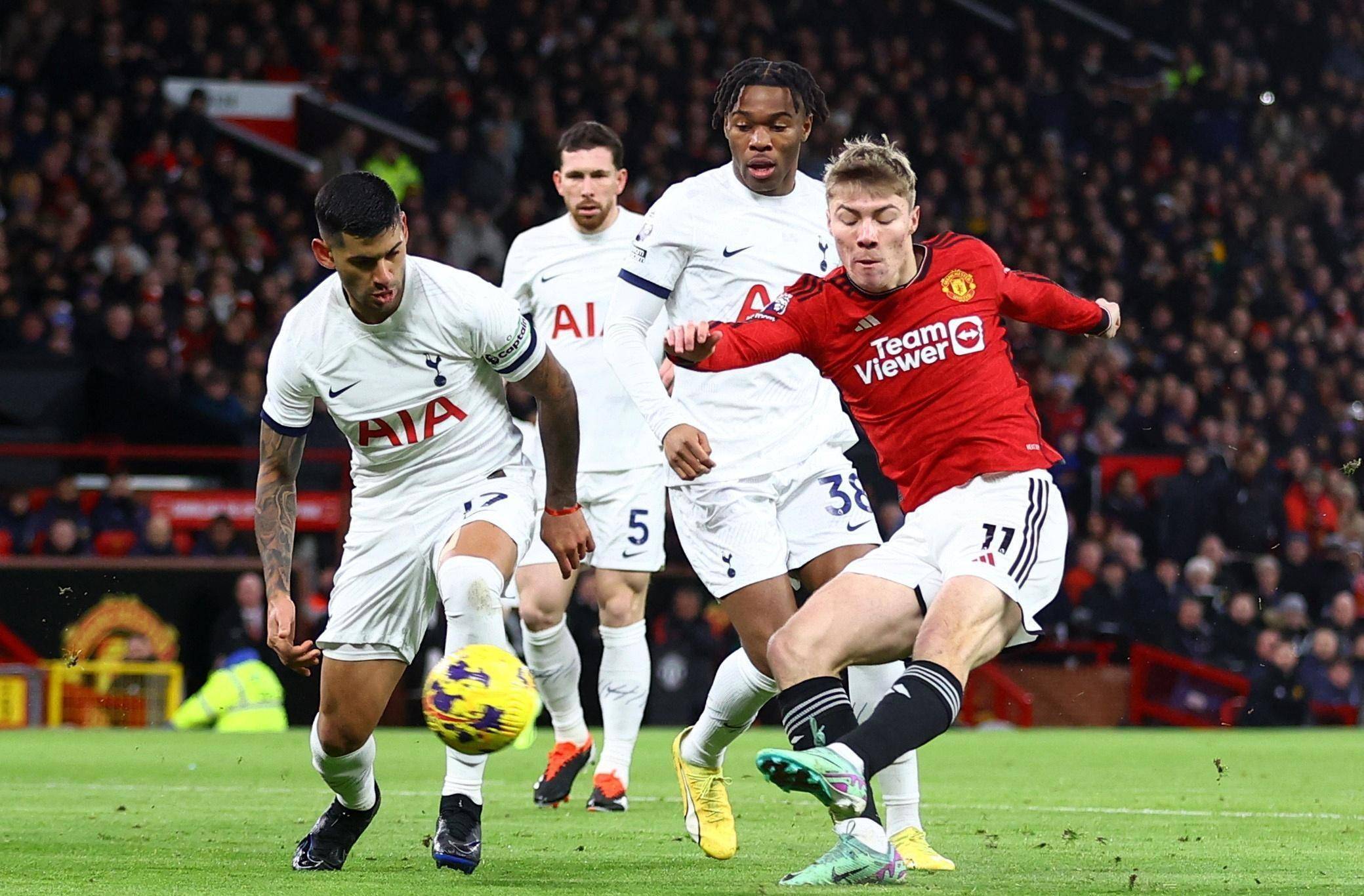 米兰-库里击败老对手曼联，晋级之路一路高歌！