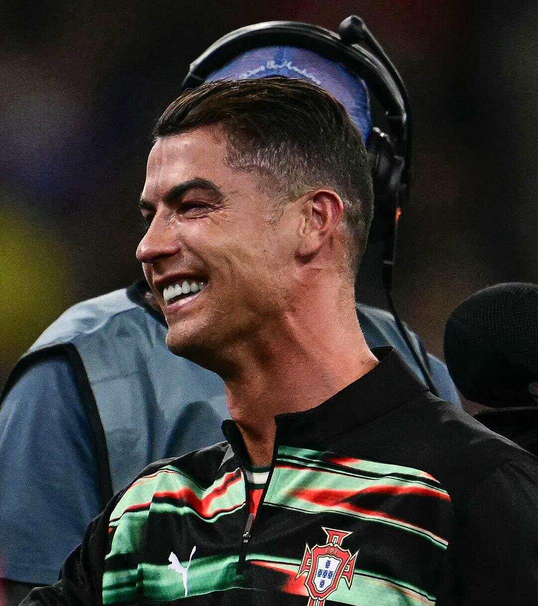 米兰-C罗刷新世界纪录，海港教练激动落泪！